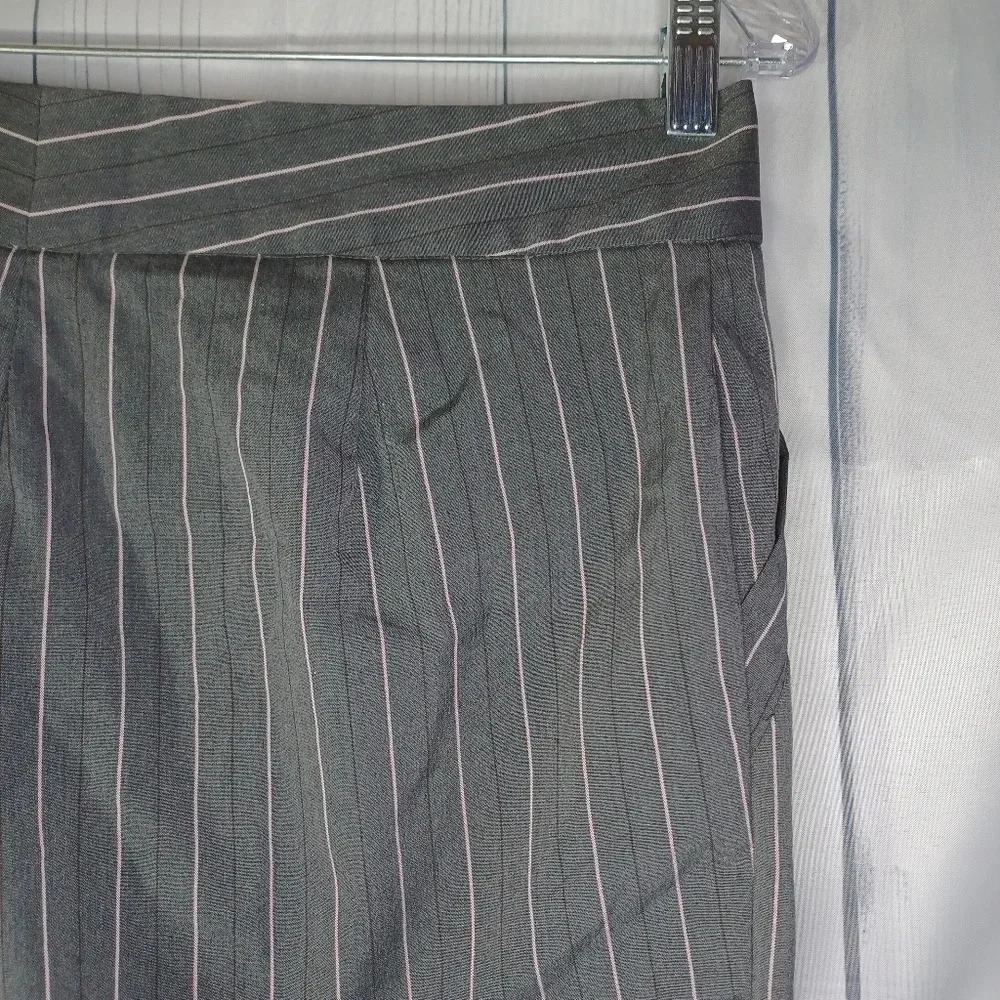 Dolled Up Gray And Pink Pin Striped 90’s Y2K Office Siren Capri Pants - Picture 7 of 9